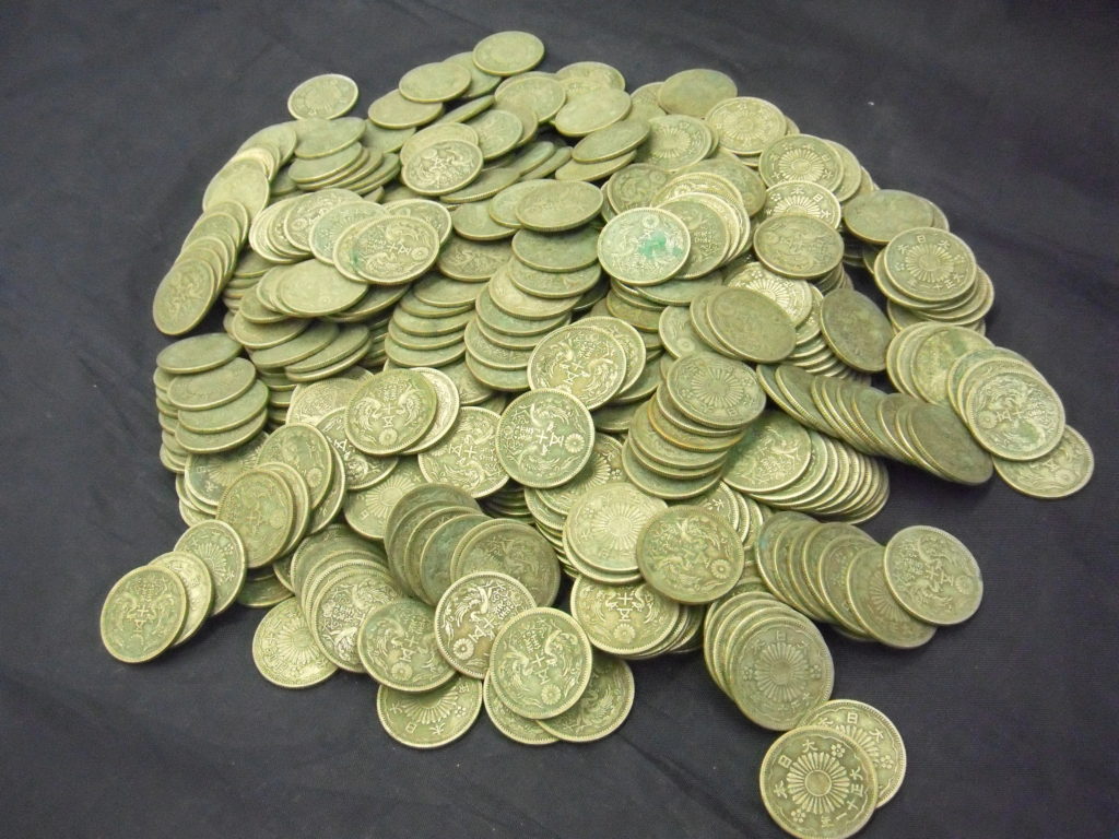 小型50銭銀貨
